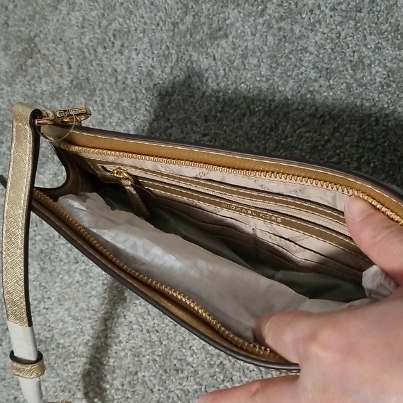 NWT Michael Kors Jet Set Travel Large Crossbody Clutch in Pale Gold - Picture 8 of 10